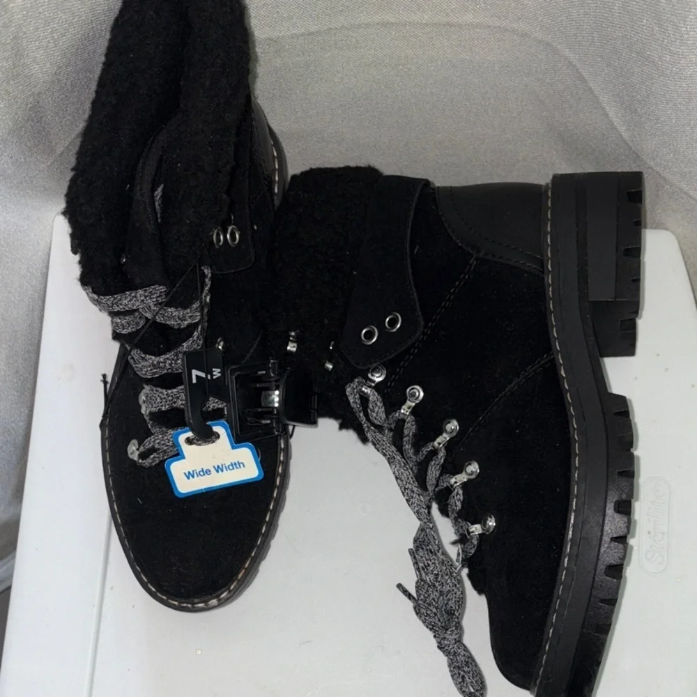 🏍️🆕🏍️ Time and Tru Black Ankle Boots-Size 7 Wide